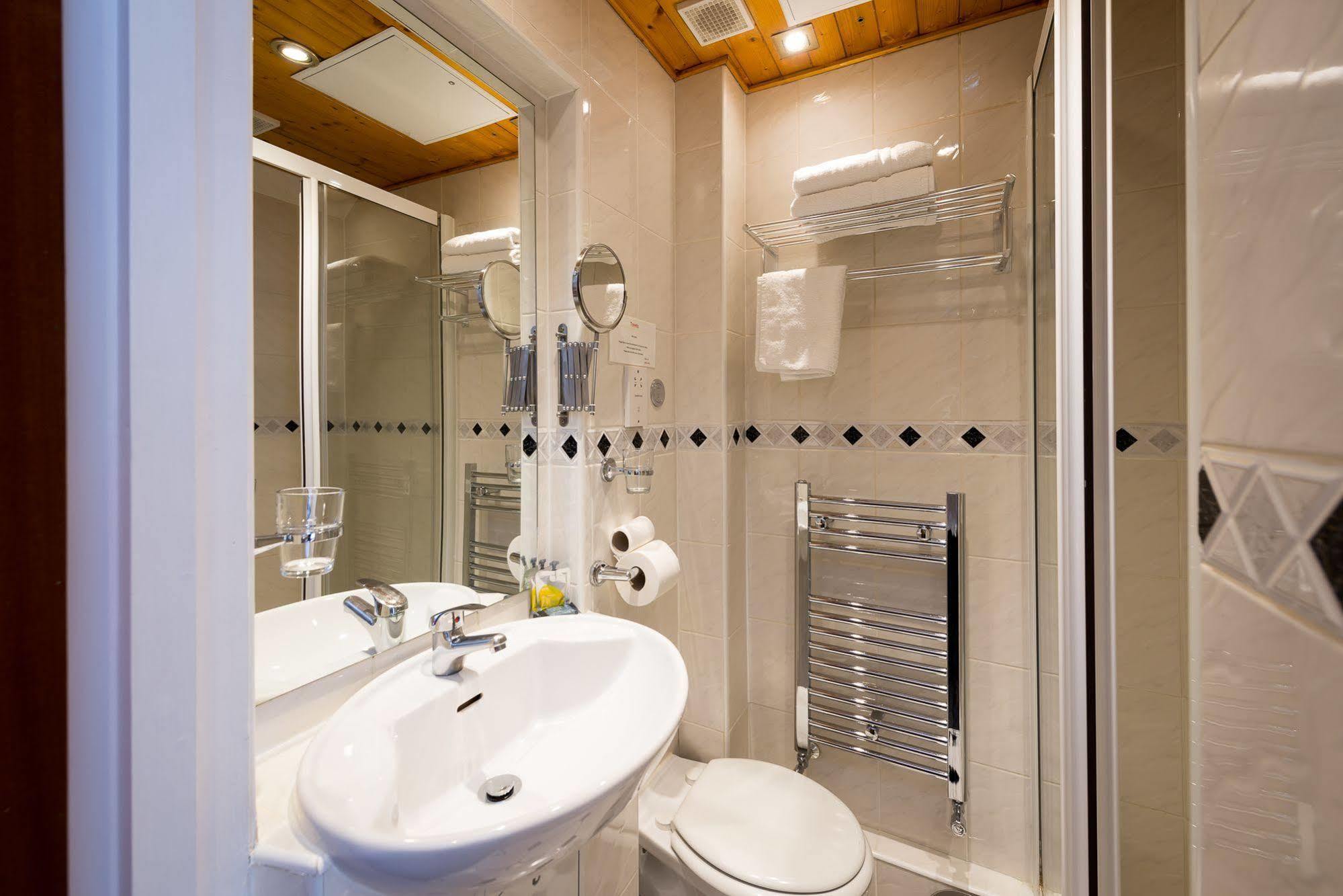 Adria Hotel Лондон Экстерьер фото