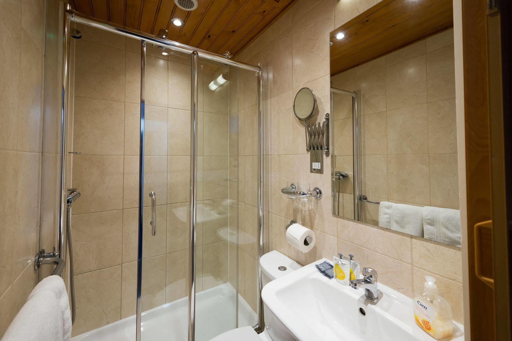 Adria Hotel Лондон Экстерьер фото